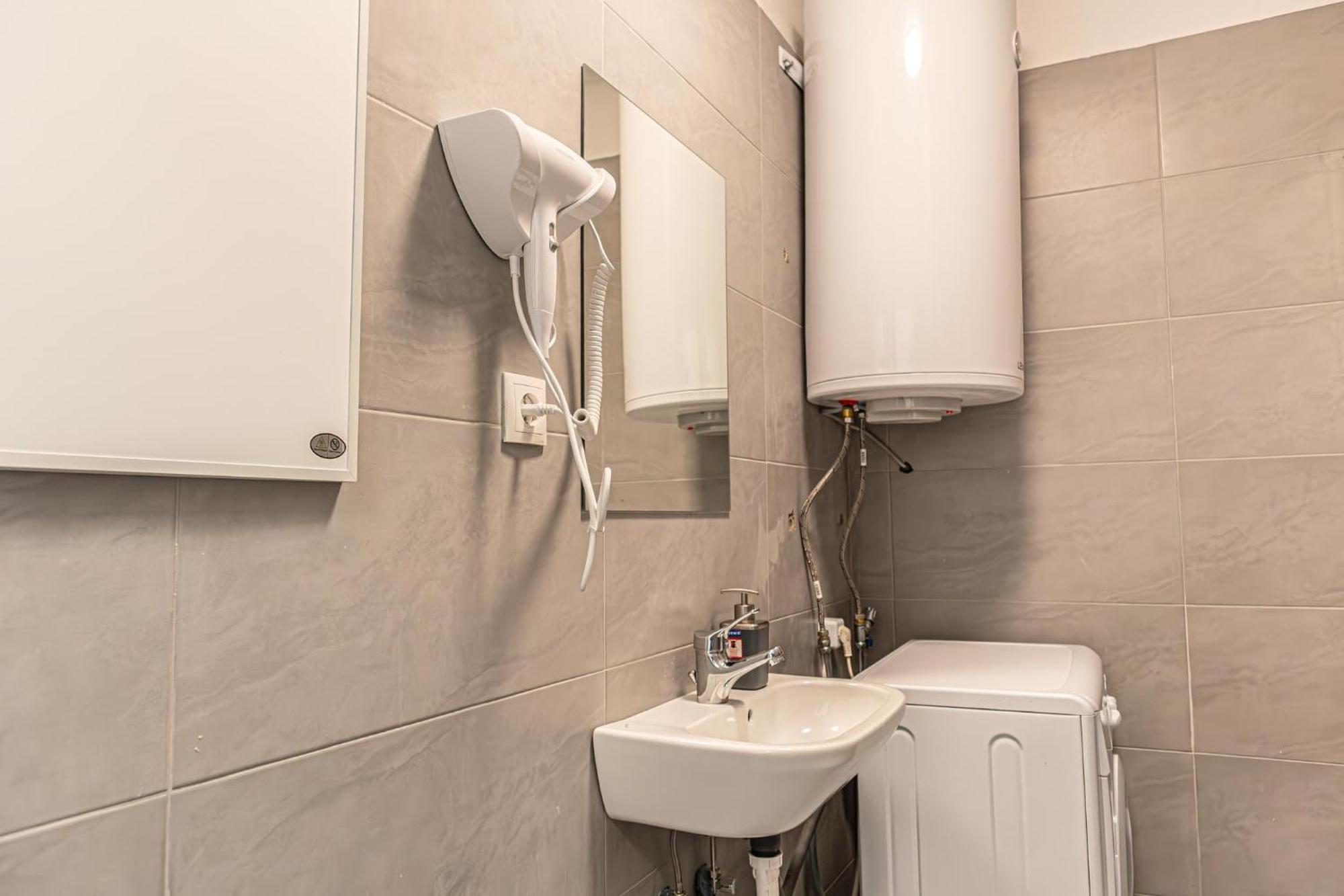 Convenient 2Br Apt. Near U6 Station Am Schoepfwerk Viyana Dış mekan fotoğraf